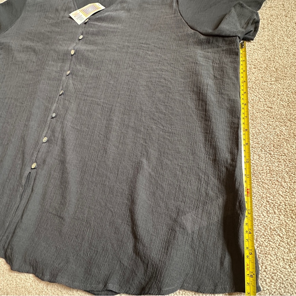 NWT LulaRoe Shannah V-neck button blouse 3XL - Picture 5 of 11